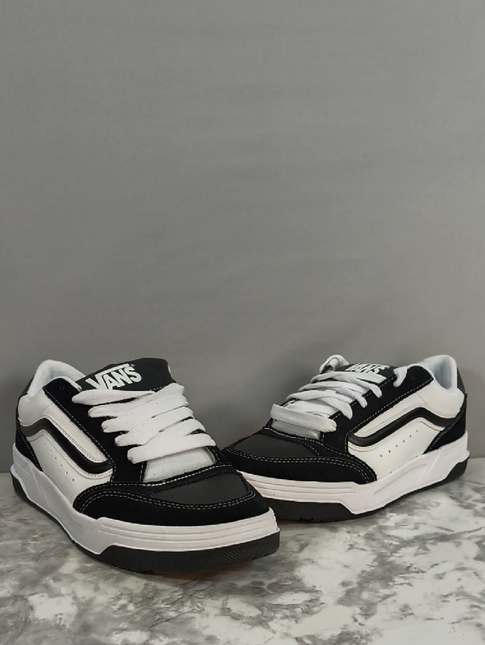 Vans Hylane Black/White Sneaker , NWB, Size M- 9.5 / W- 11